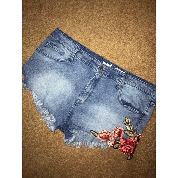 Cut-Off High Rise Shorts - Picture 2 of 4